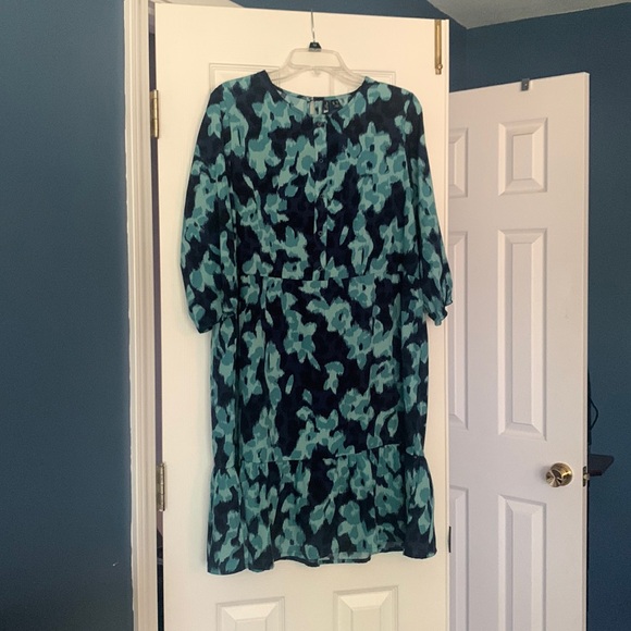 Like new floral dress, size 12. - Picture 1 of 7